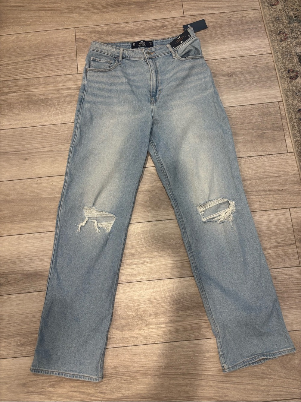 NEW WITH TAGS Hollister Ultra High Rise Dad Jean